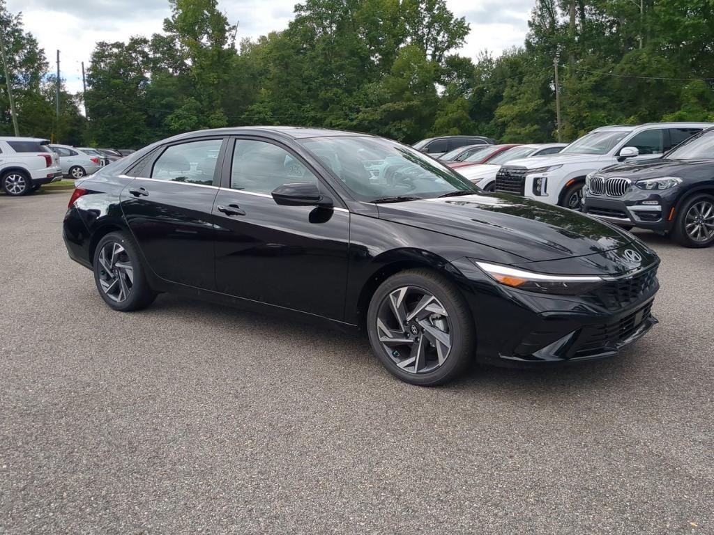 new 2024 Hyundai Elantra car, priced at $27,040