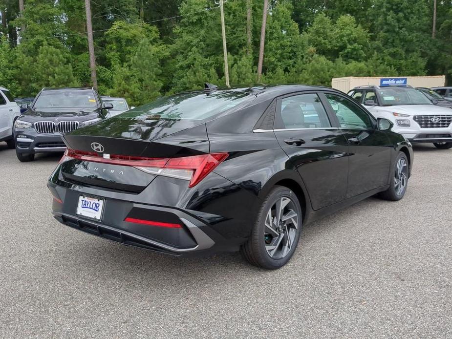 new 2024 Hyundai Elantra car, priced at $27,040