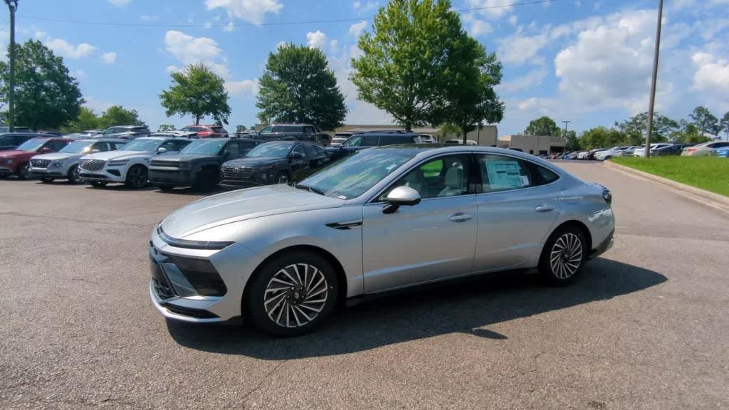 new 2025 Hyundai Sonata Hybrid car, priced at $39,485