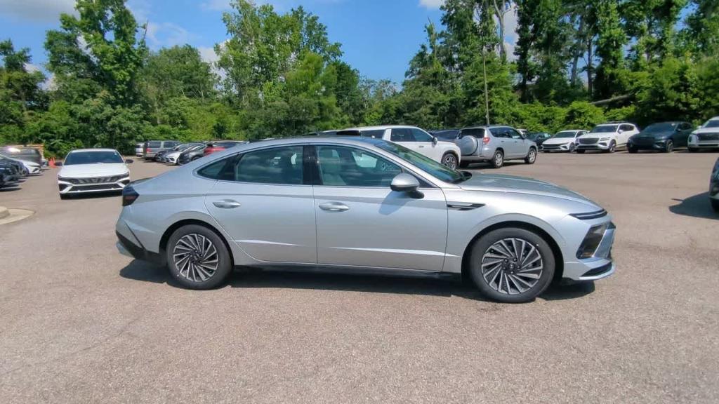 new 2025 Hyundai Sonata Hybrid car, priced at $39,485