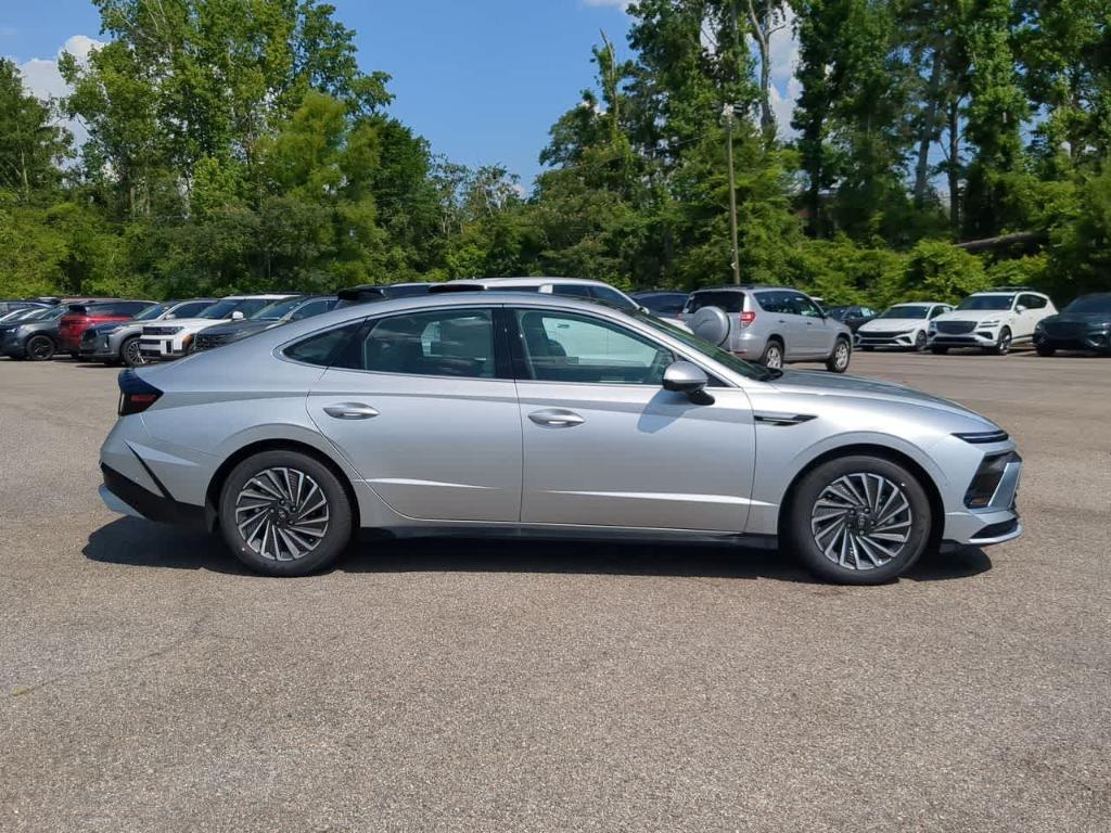 new 2025 Hyundai Sonata Hybrid car, priced at $39,485