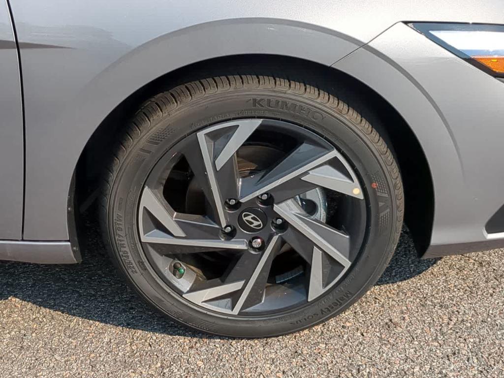 new 2025 Hyundai Elantra car, priced at $25,015