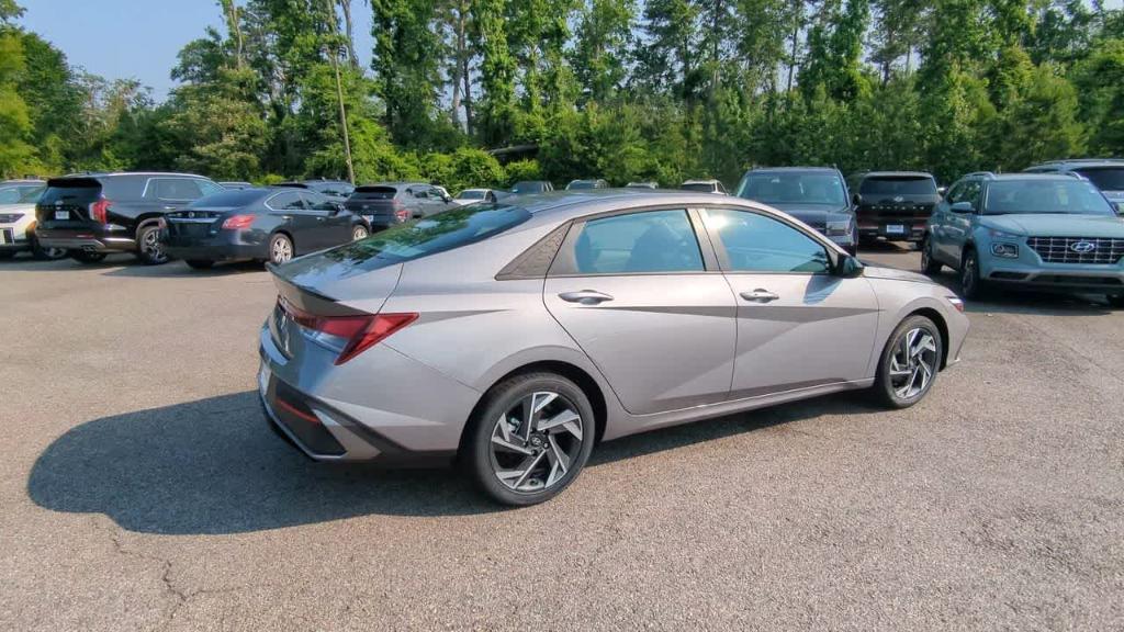new 2025 Hyundai Elantra car, priced at $25,015