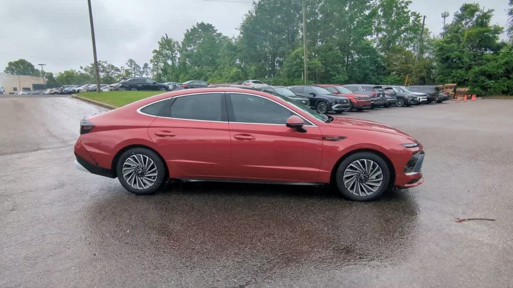 new 2025 Hyundai Sonata Hybrid car, priced at $39,855