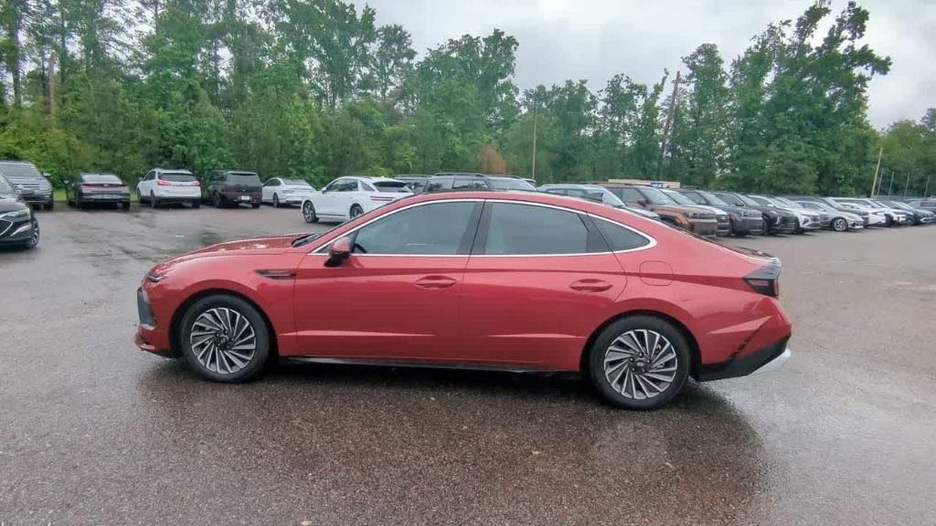 new 2025 Hyundai Sonata Hybrid car, priced at $39,855