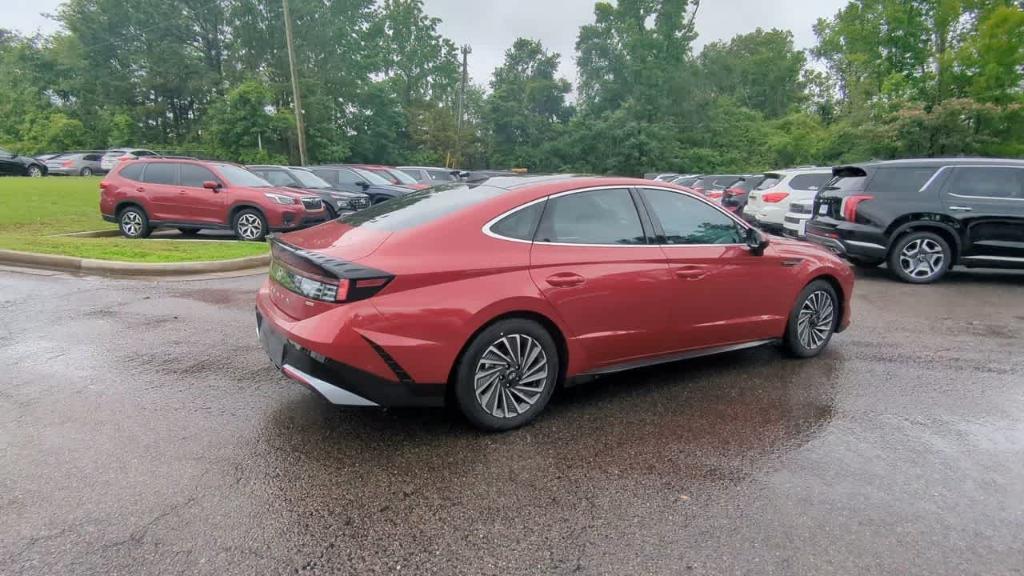 new 2025 Hyundai Sonata Hybrid car, priced at $39,855