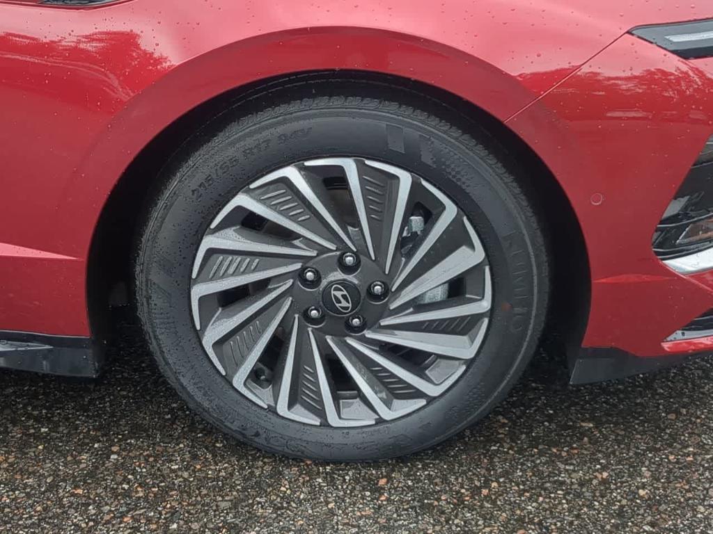 new 2025 Hyundai Sonata Hybrid car, priced at $39,855