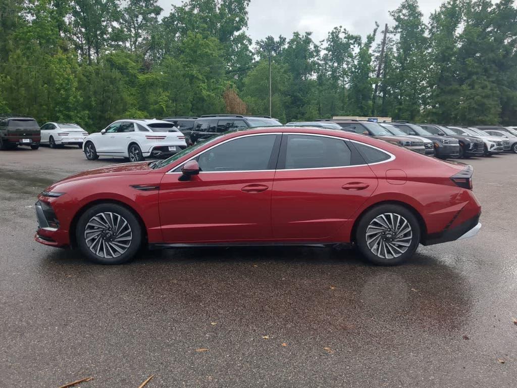new 2025 Hyundai Sonata Hybrid car, priced at $39,855