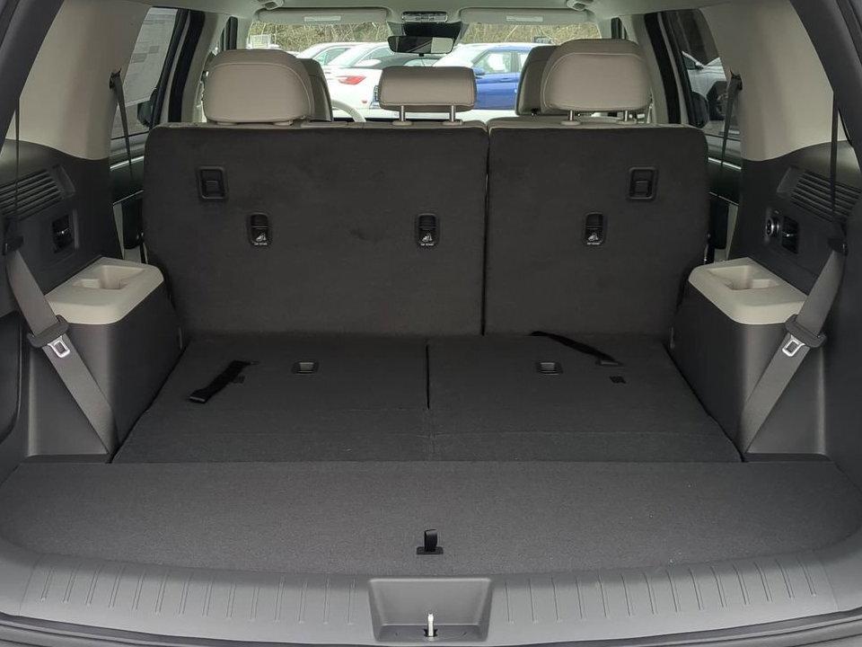 new 2025 Hyundai Santa Fe car, priced at $39,184