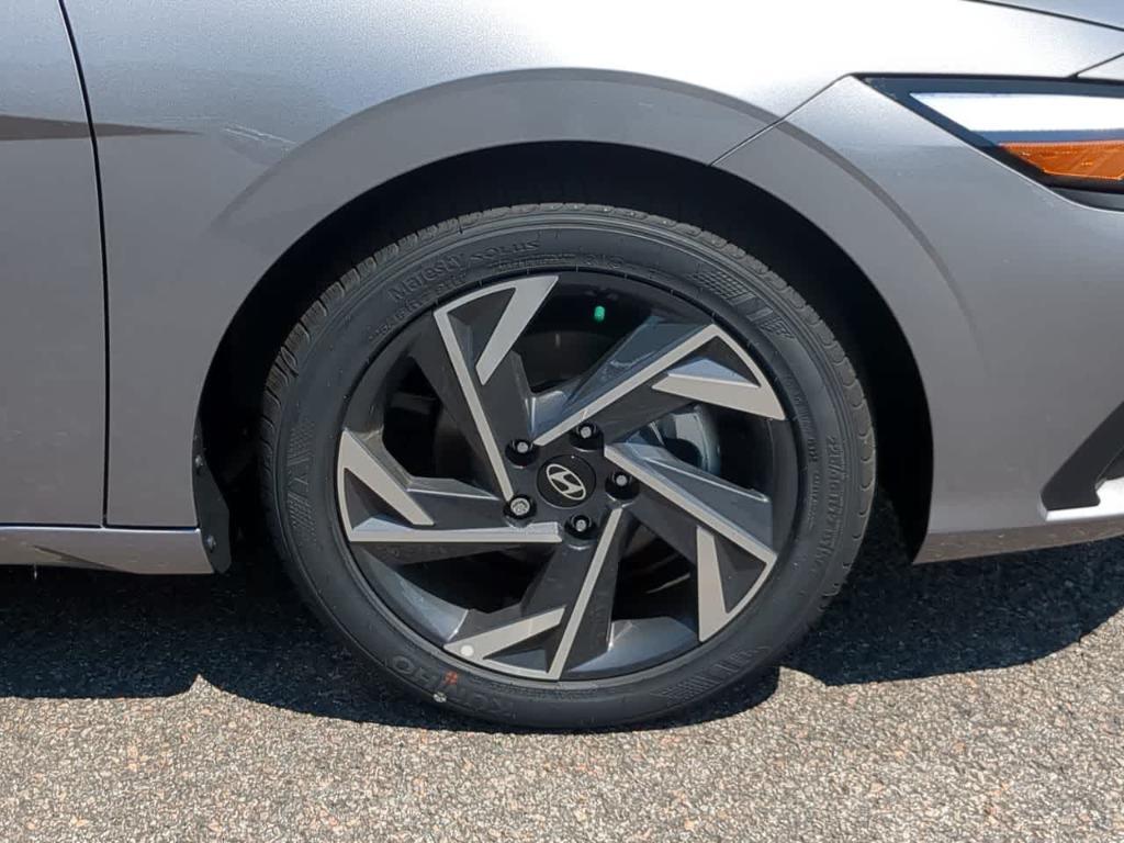 new 2025 Hyundai Elantra car, priced at $25,035