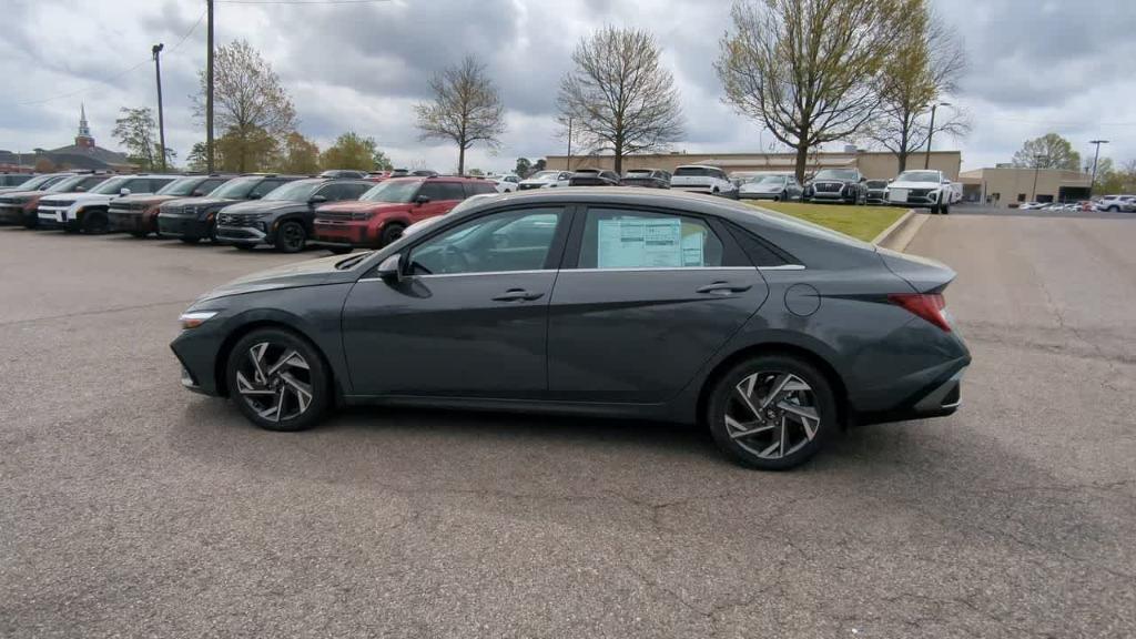 new 2025 Hyundai Elantra car, priced at $27,585