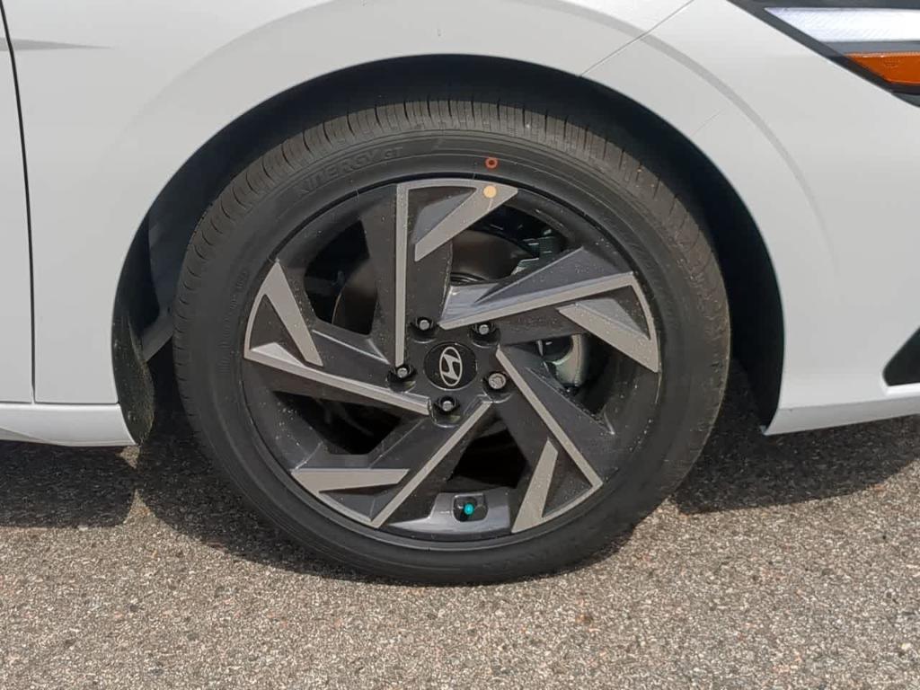 new 2025 Hyundai Elantra car, priced at $27,985