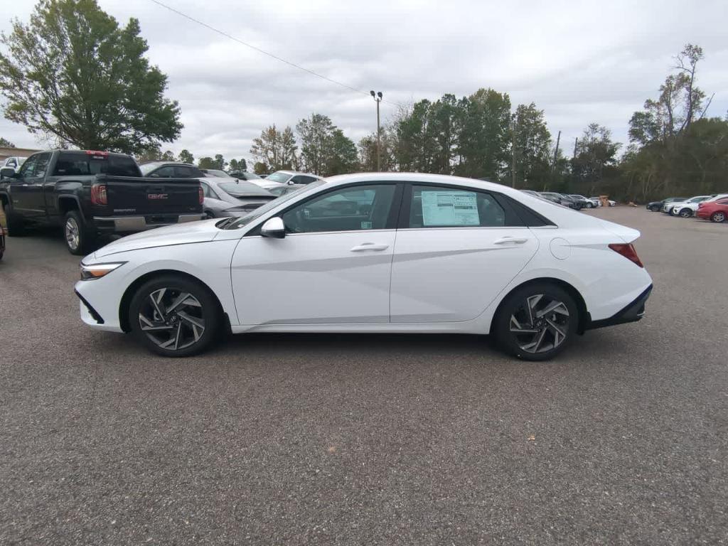 new 2025 Hyundai Elantra car, priced at $27,785