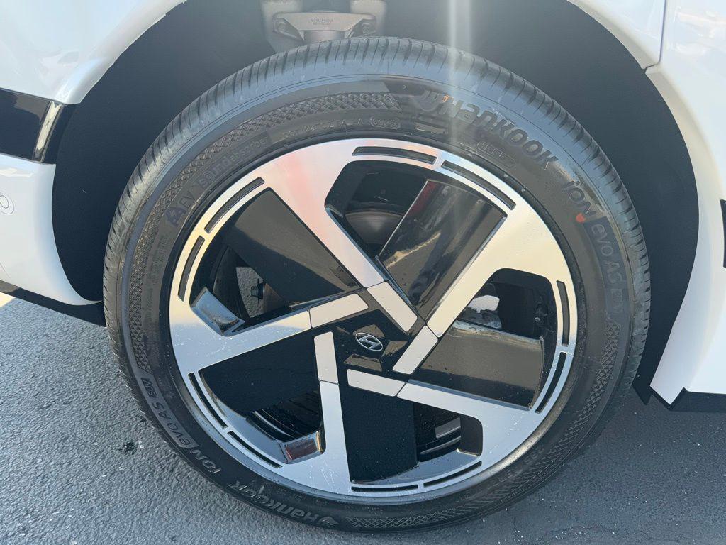 new 2026 Hyundai IONIQ 9 car, priced at $72,525