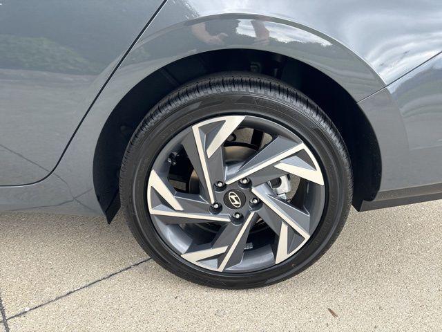 new 2025 Hyundai Elantra car, priced at $24,424
