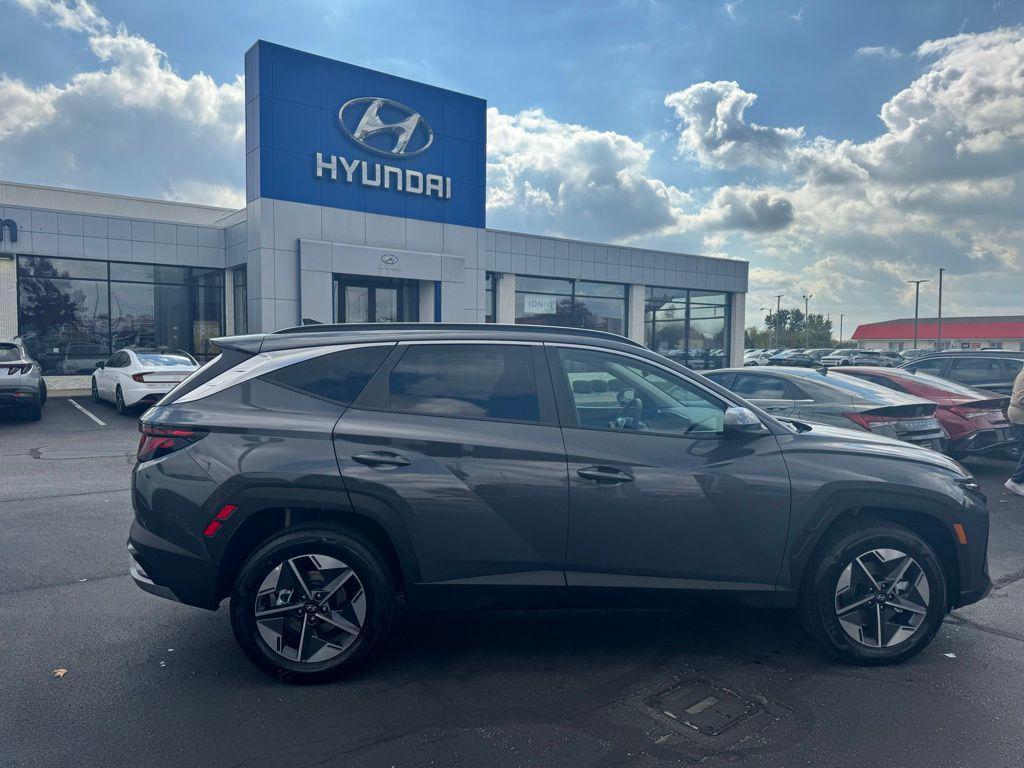 new 2026 Hyundai TUCSON Hybrid car, priced at $36,325