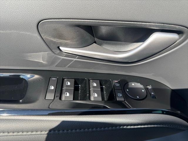 new 2025 Hyundai TUCSON Hybrid car, priced at $43,365
