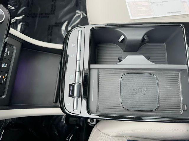new 2025 Hyundai TUCSON Hybrid car, priced at $37,278