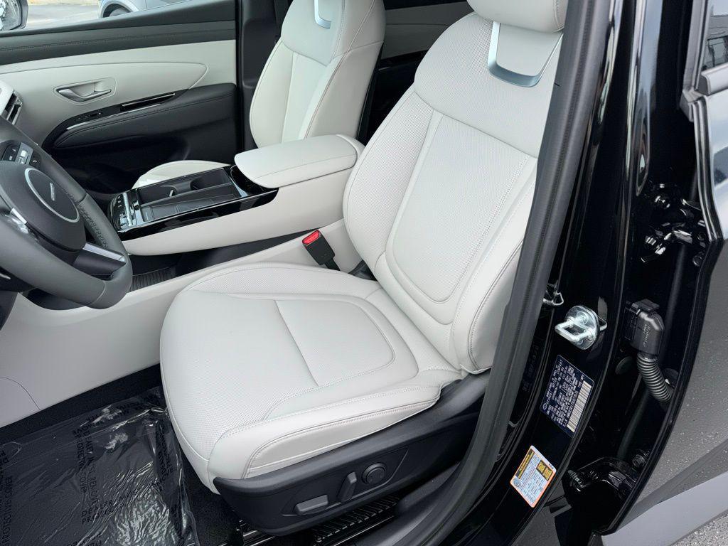 new 2025 Hyundai TUCSON Hybrid car, priced at $42,590