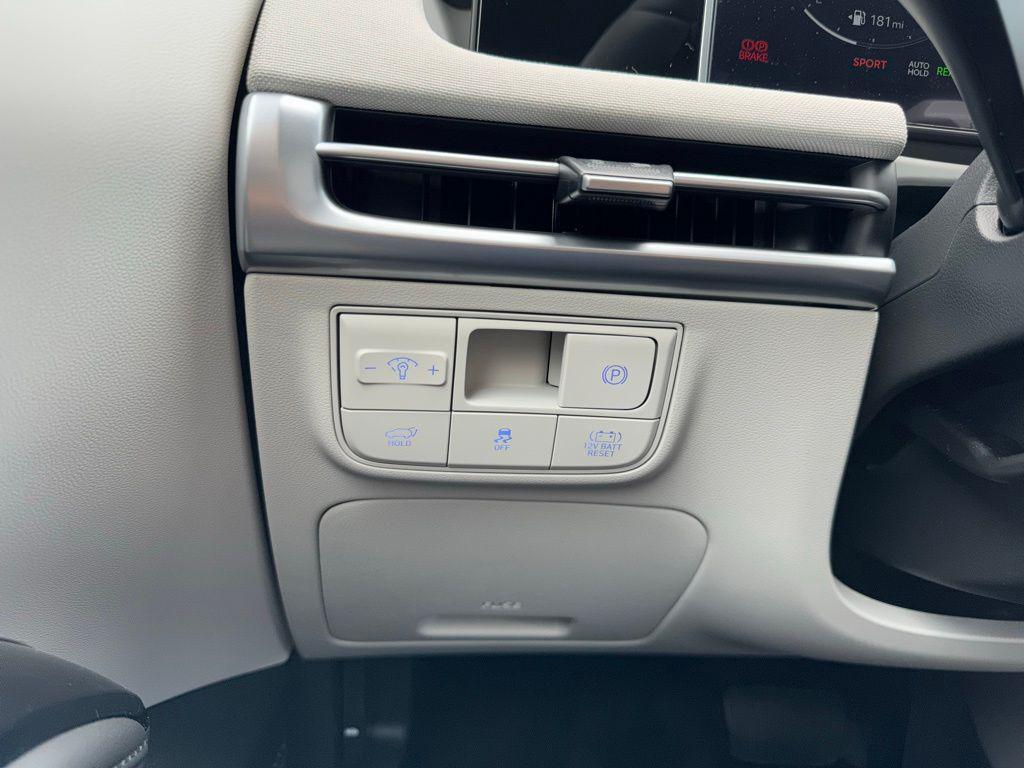 new 2025 Hyundai TUCSON Hybrid car, priced at $42,590