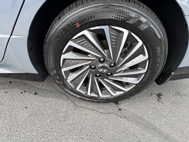 new 2025 Hyundai Sonata Hybrid car, priced at $39,530