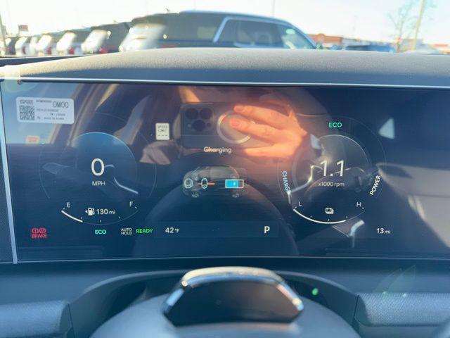 new 2025 Hyundai TUCSON Hybrid car, priced at $37,429