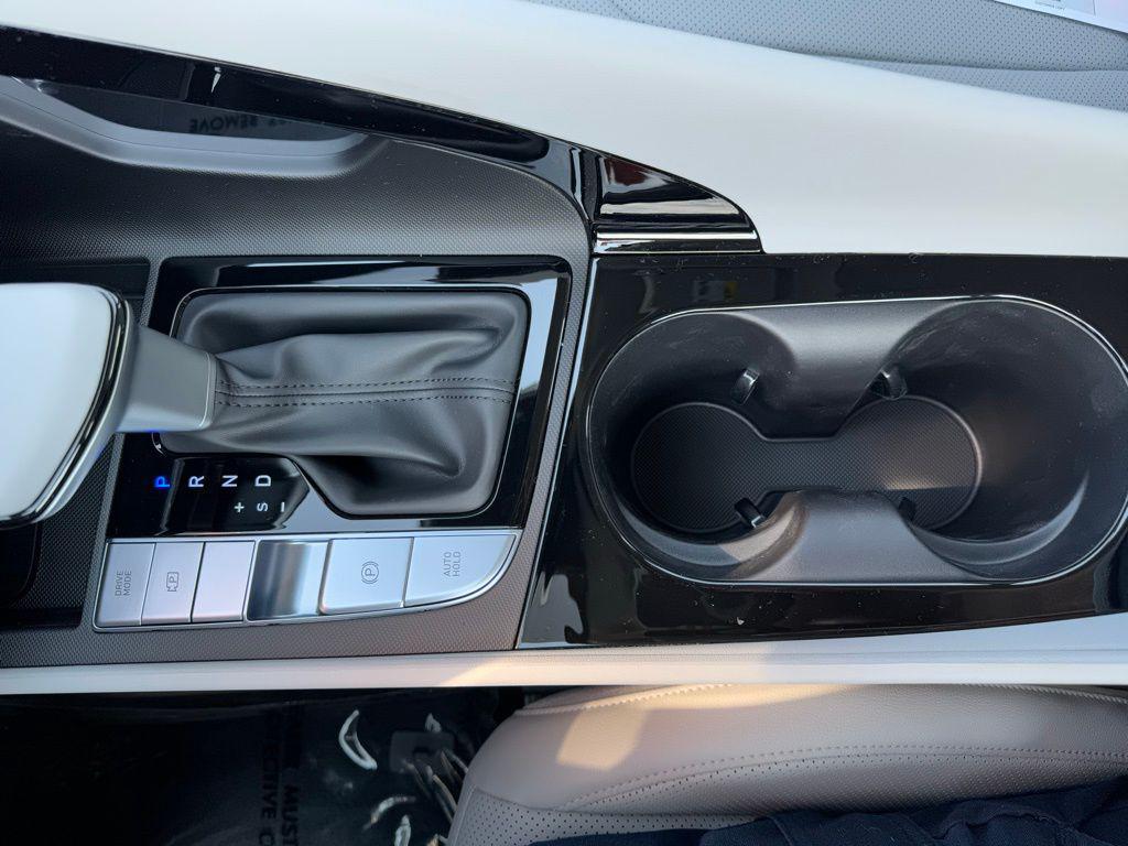 new 2025 Hyundai ELANTRA HEV car, priced at $30,970