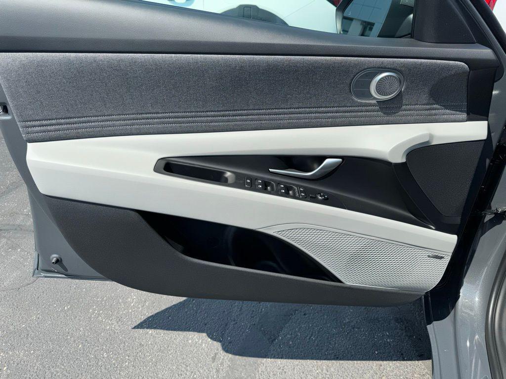 new 2025 Hyundai ELANTRA HEV car, priced at $30,970