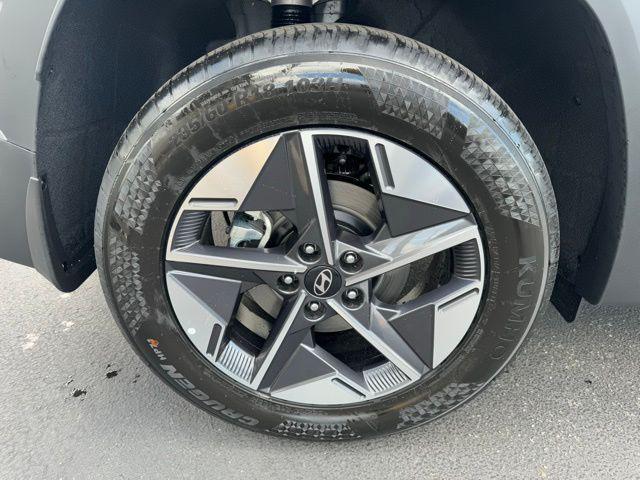 new 2025 Hyundai Tucson car, priced at $33,157