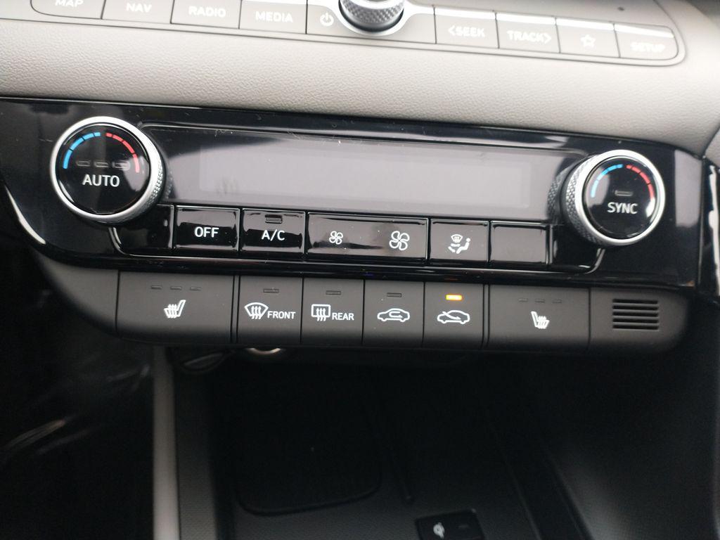 new 2025 Hyundai Elantra car, priced at $25,104