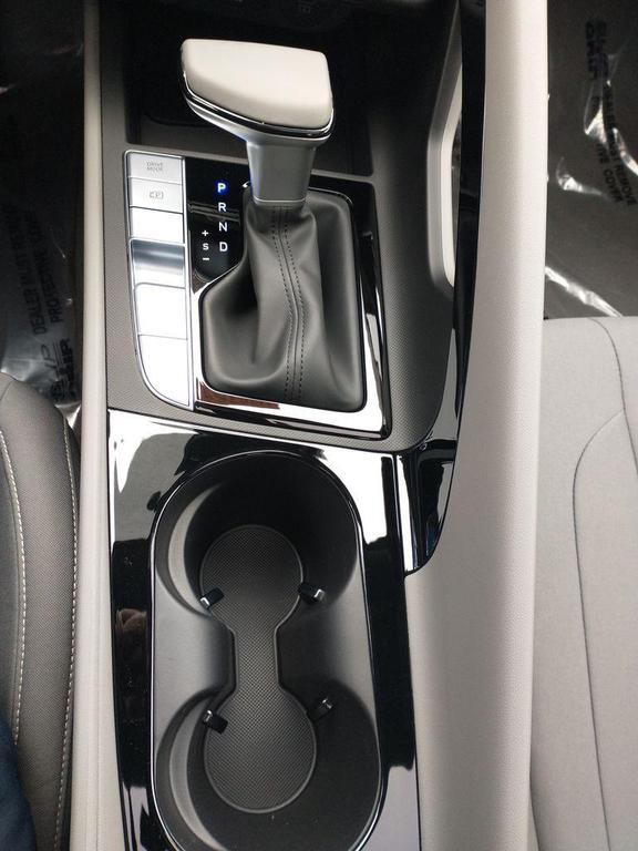 new 2025 Hyundai Elantra car, priced at $25,104