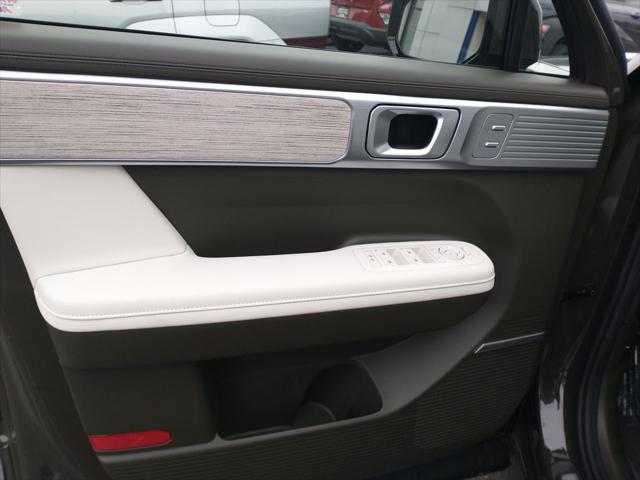 new 2025 Hyundai Santa Fe car, priced at $47,106