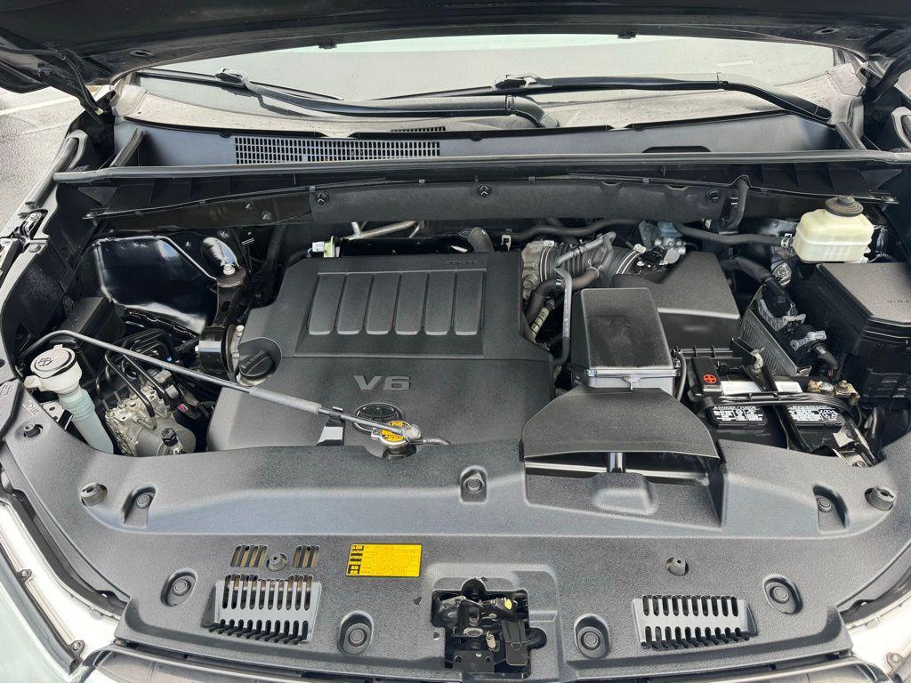 used 2015 Toyota Highlander car, priced at $19,064