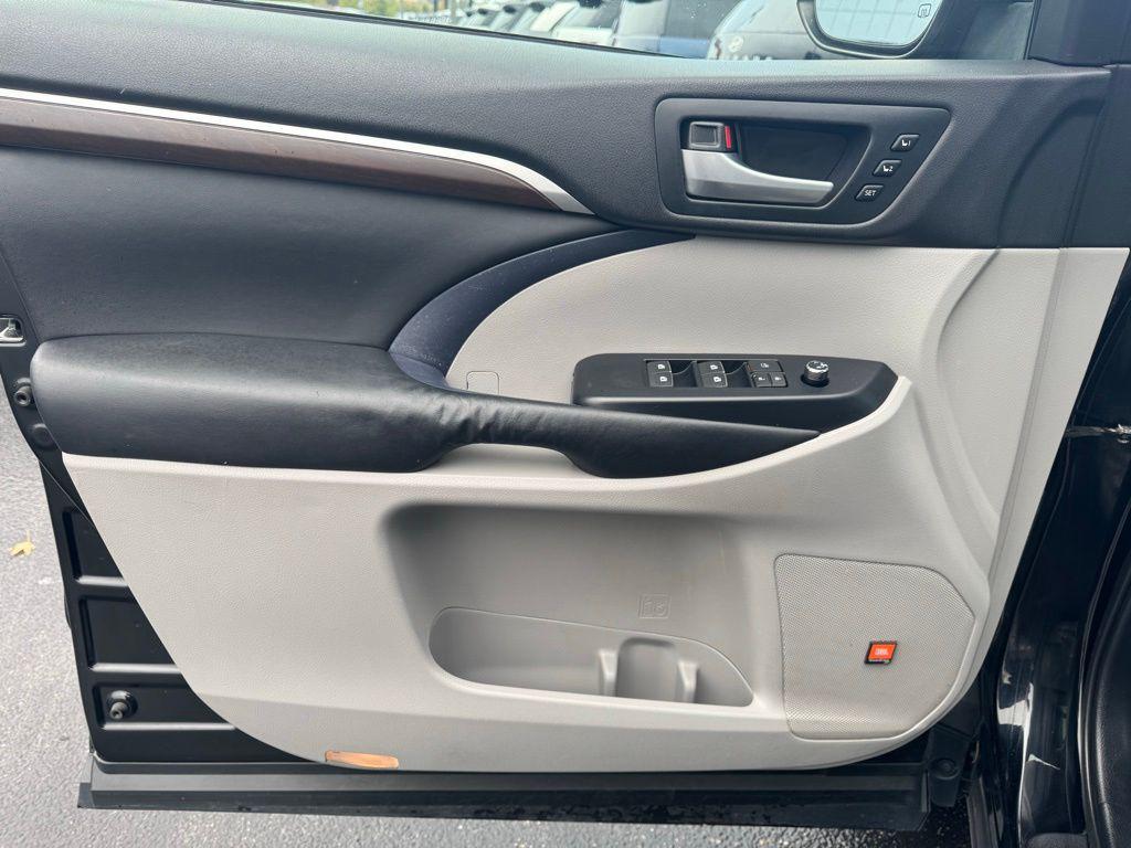 used 2015 Toyota Highlander car, priced at $19,064