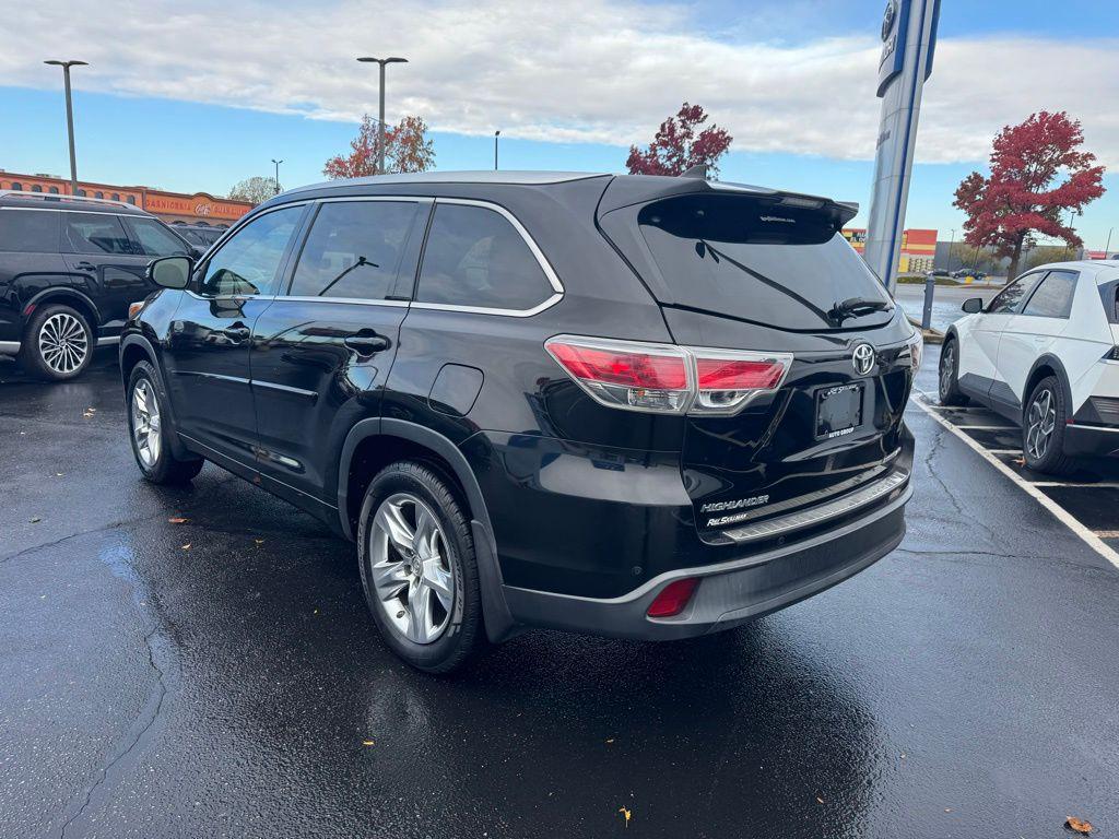used 2015 Toyota Highlander car, priced at $19,064