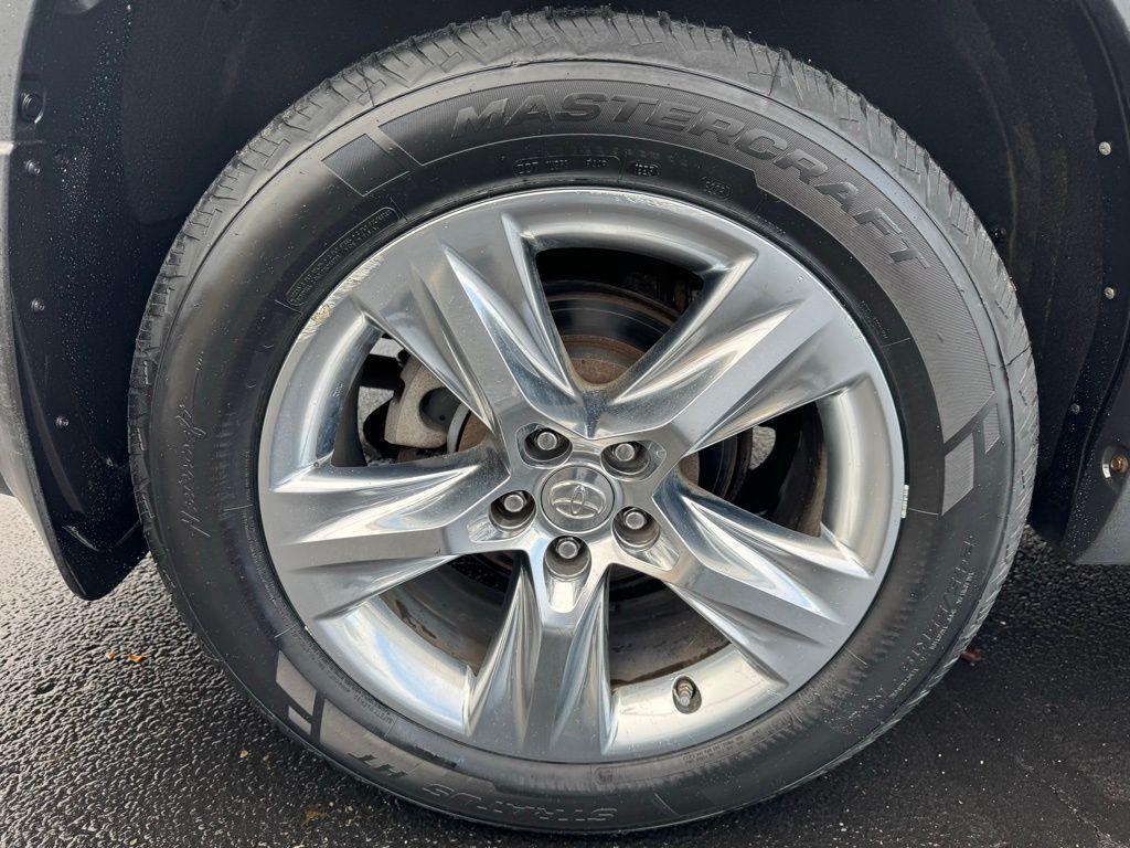 used 2015 Toyota Highlander car, priced at $19,064