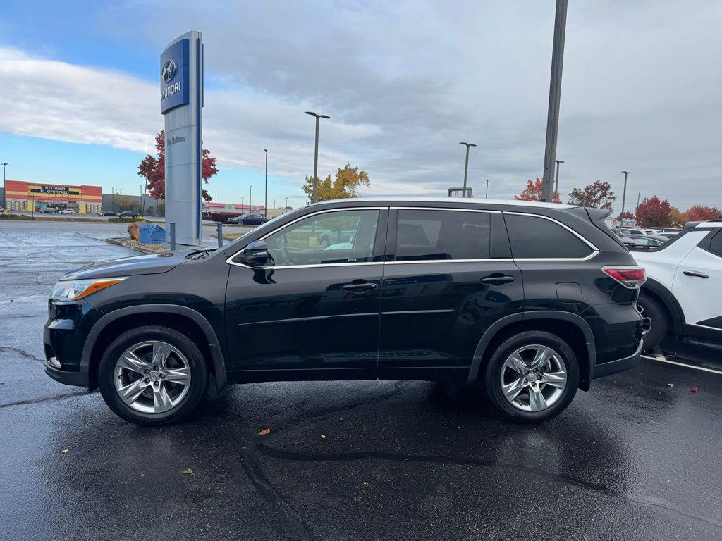 used 2015 Toyota Highlander car, priced at $19,064