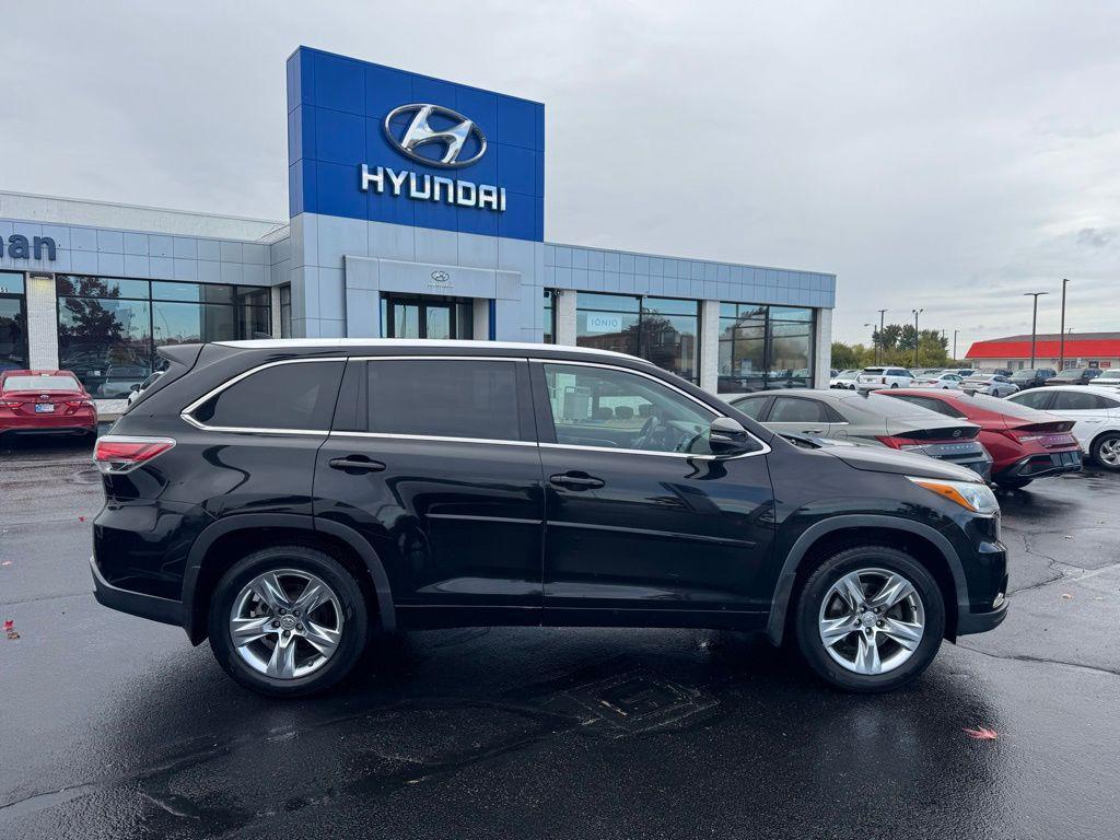 used 2015 Toyota Highlander car, priced at $19,064