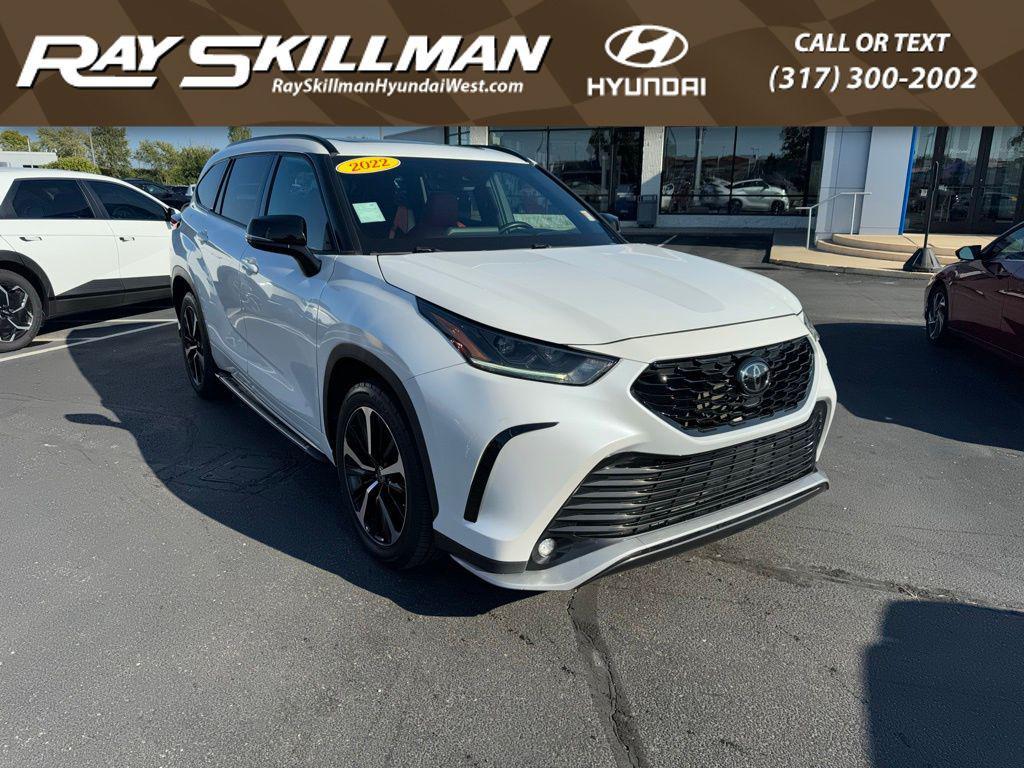 used 2022 Toyota Highlander car, priced at $34,213