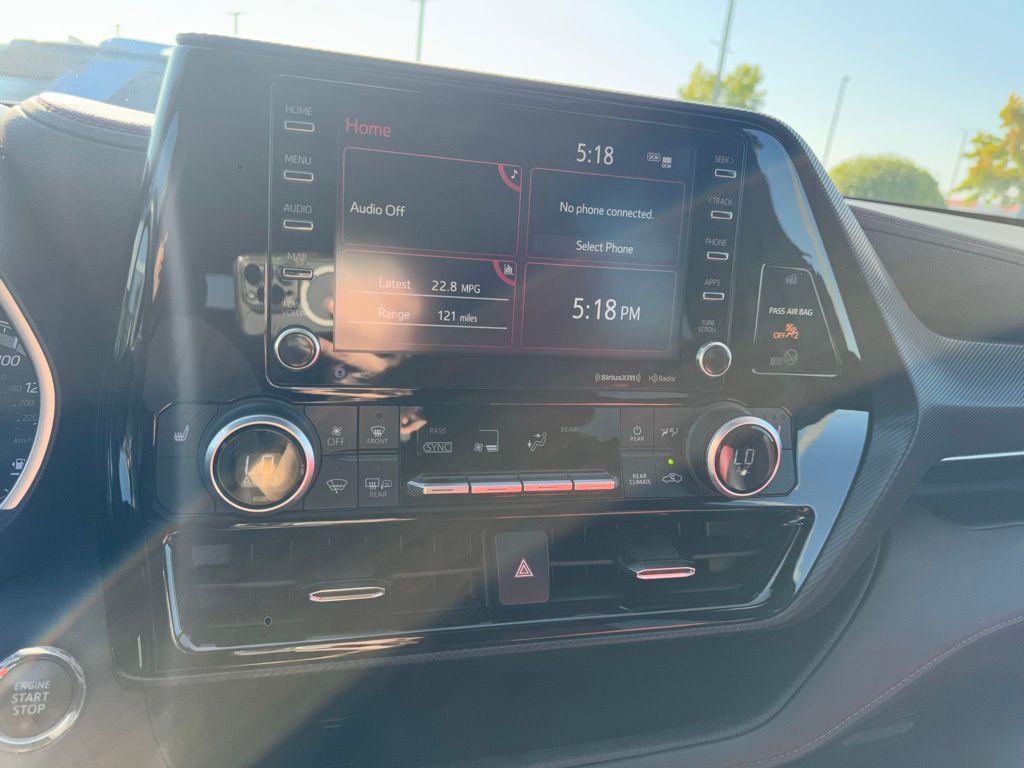 used 2022 Toyota Highlander car, priced at $34,213