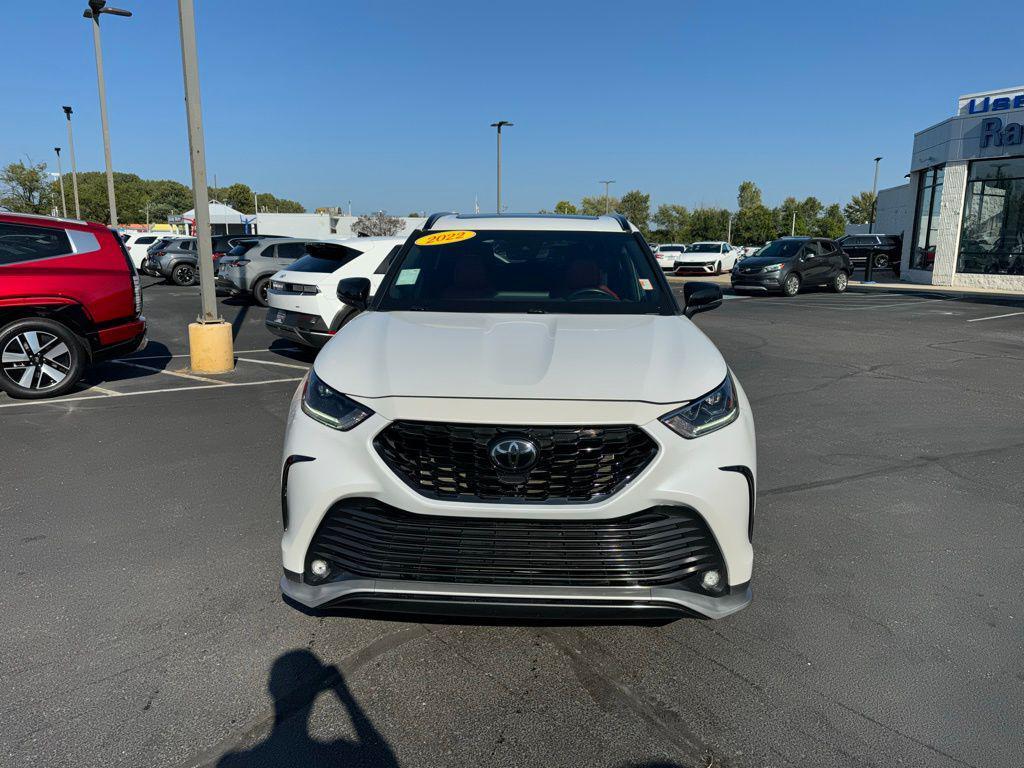 used 2022 Toyota Highlander car, priced at $34,213