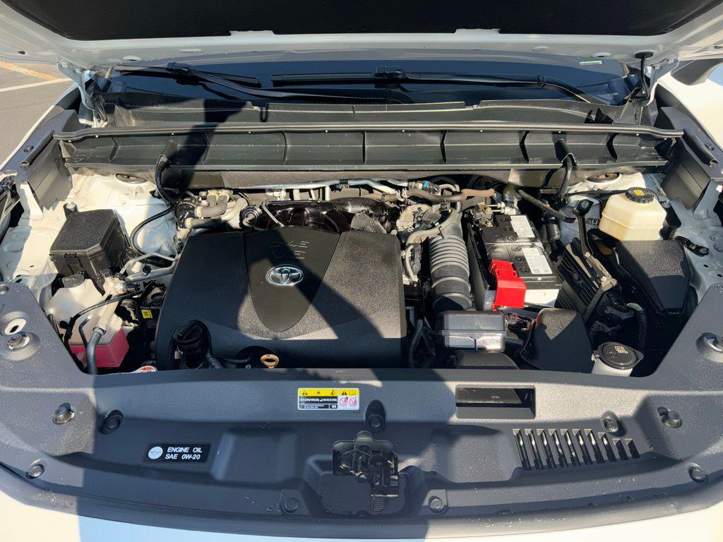 used 2022 Toyota Highlander car, priced at $34,213