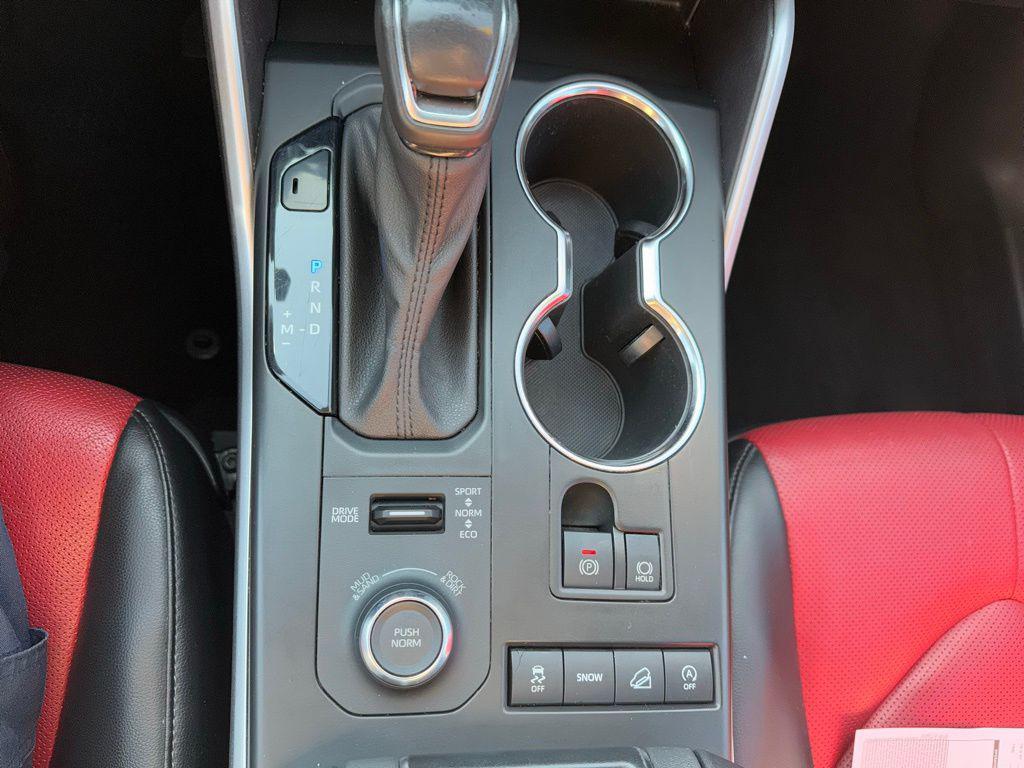 used 2022 Toyota Highlander car, priced at $34,213