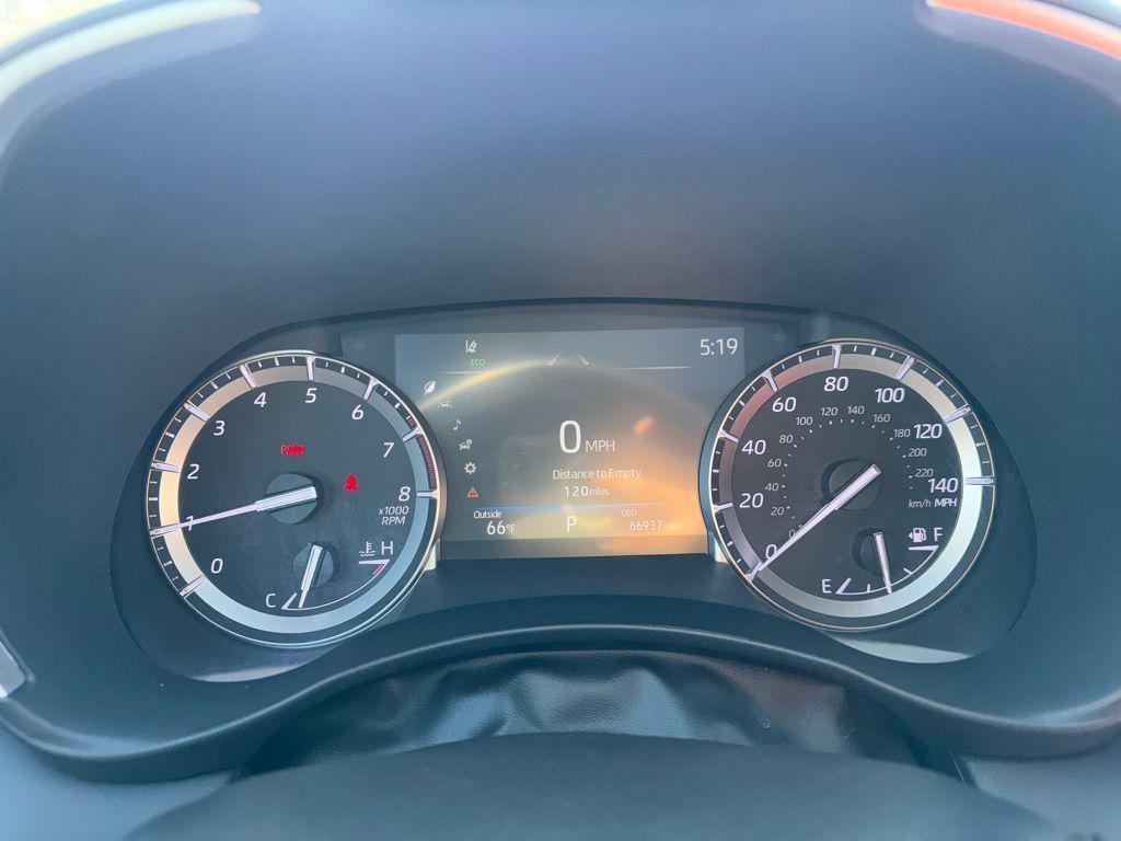 used 2022 Toyota Highlander car, priced at $34,213