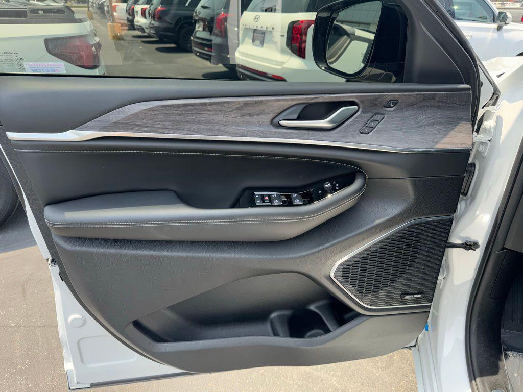 used 2023 Jeep Grand Cherokee car, priced at $42,890