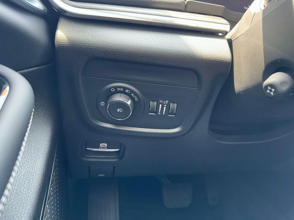 used 2023 Jeep Grand Cherokee car, priced at $42,890