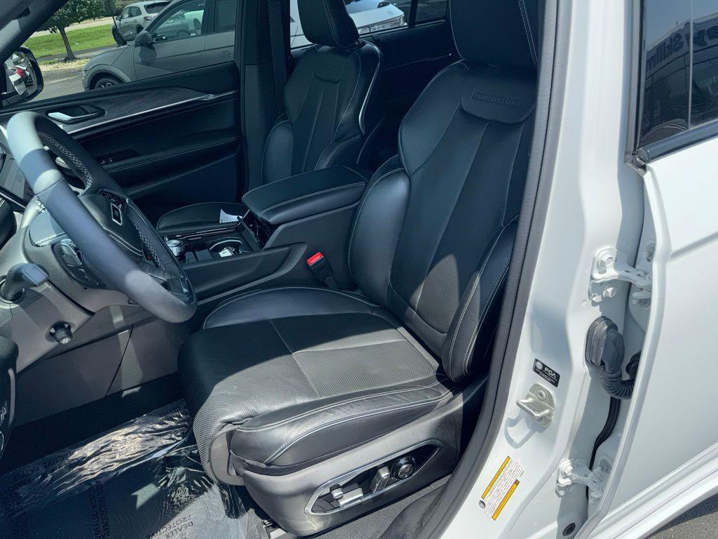 used 2023 Jeep Grand Cherokee car, priced at $42,890