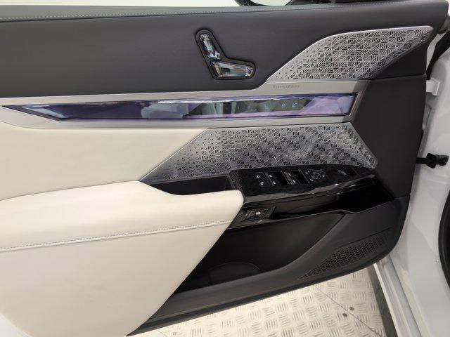 new 2025 BMW 760 car, priced at $138,485