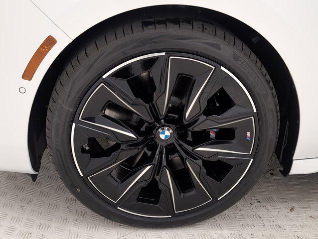 new 2025 BMW 760 car, priced at $137,535