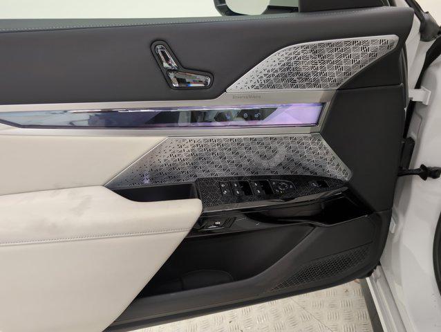 new 2025 BMW 760 car, priced at $137,535